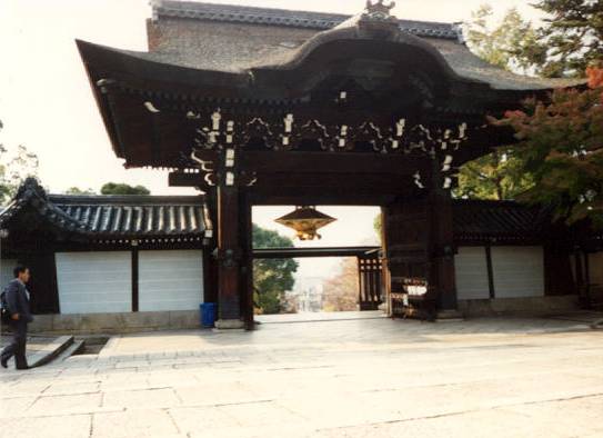 [Somon, Otani Mausoleum, Kyoto]